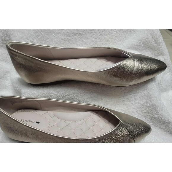 NWT Women's Birdies The Goldfinch Metallic Gold Pointed Toe Flats size 9 Glam - Picture 4 of 6